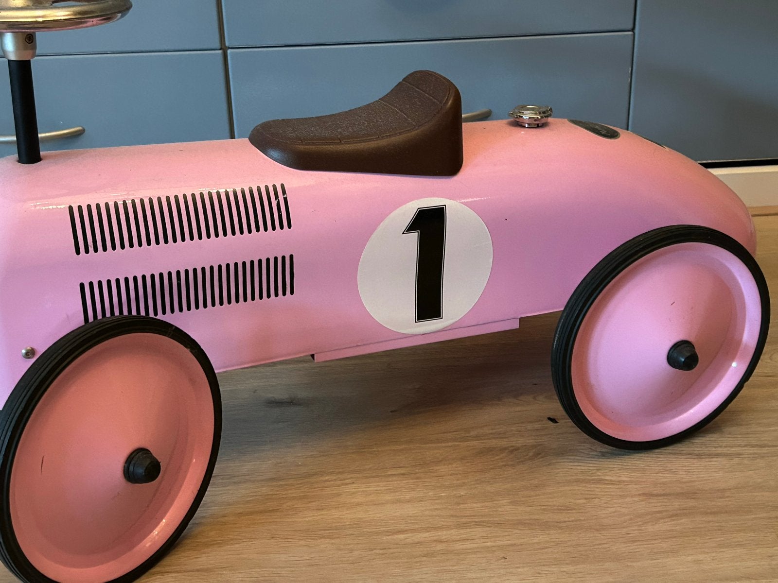 Leuke roze loopauto Marquant, zo goed als nieuw, Kinderen en Baby's, Ophalen of Verzenden, Zo goed als nieuw, Loopvoertuig
