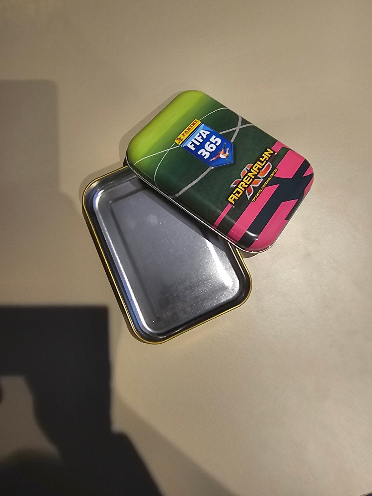 Panini FIFA 365 Adrenalyn XL Blikje - Leeg, Ophalen, Gebruikt, Overige sporten, Overige typen