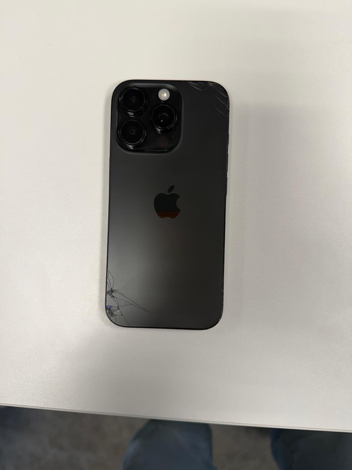 iPhone 16 Pro - Gebarsten achterkant