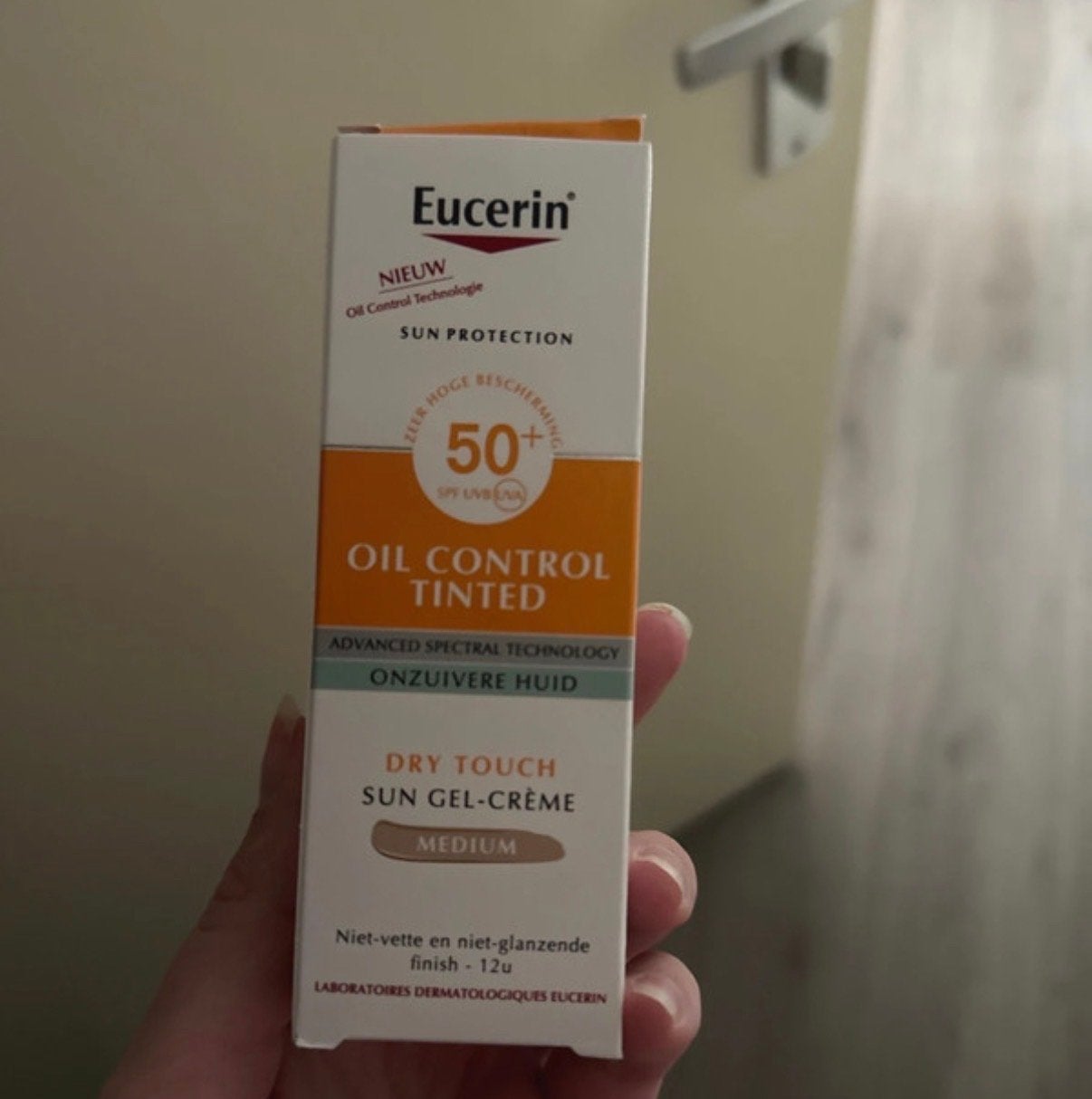 Eucerin Sun Oil Control Tinted SPF50+ Medium, Ophalen of Verzenden, Nieuw, Zonnebrand of After Sun