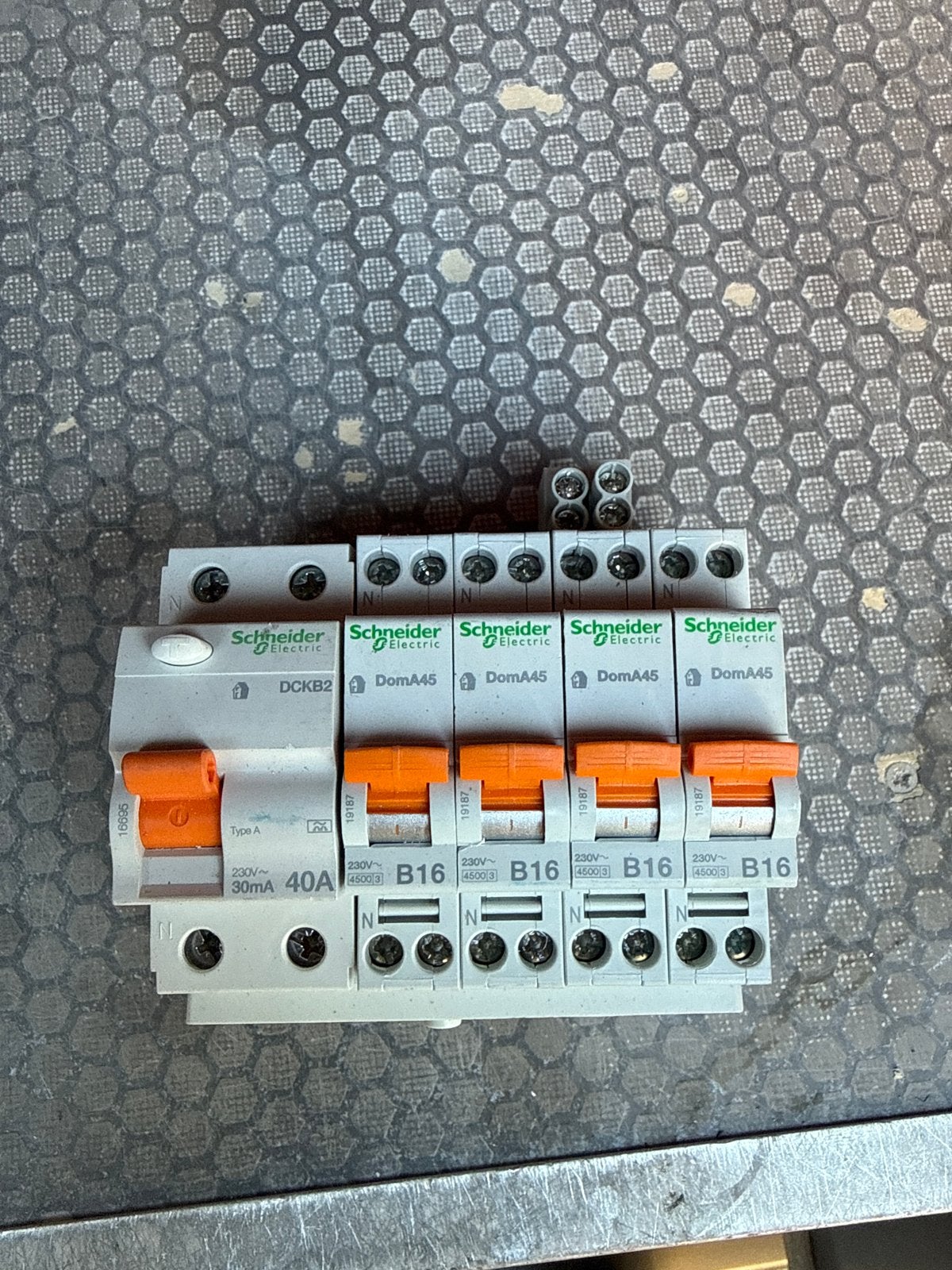 Schneider Electric Aardlekschakelaar en Installatieautomaten, Doe-het-zelf en Verbouw, Ophalen of Verzenden, Gebruikt, Schneider Electric