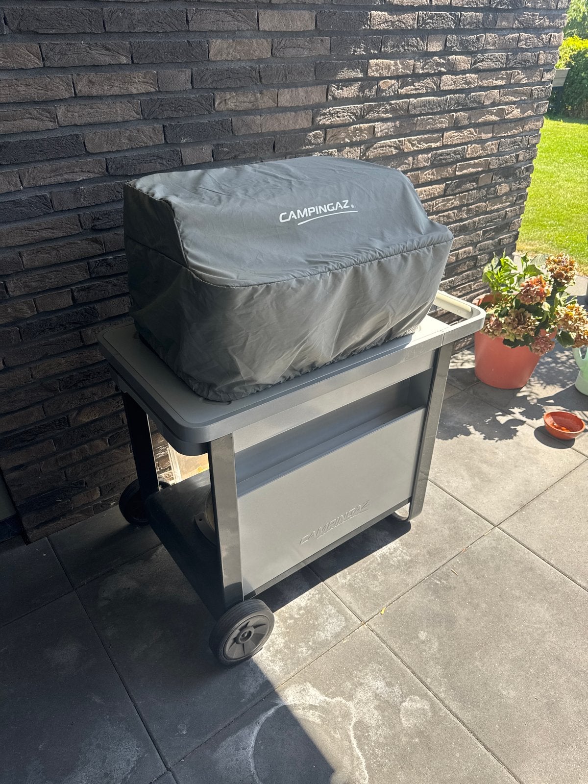 Campingaz gasbarbecue met onderstel en hoes en gasfles, Ophalen, Zo goed als nieuw