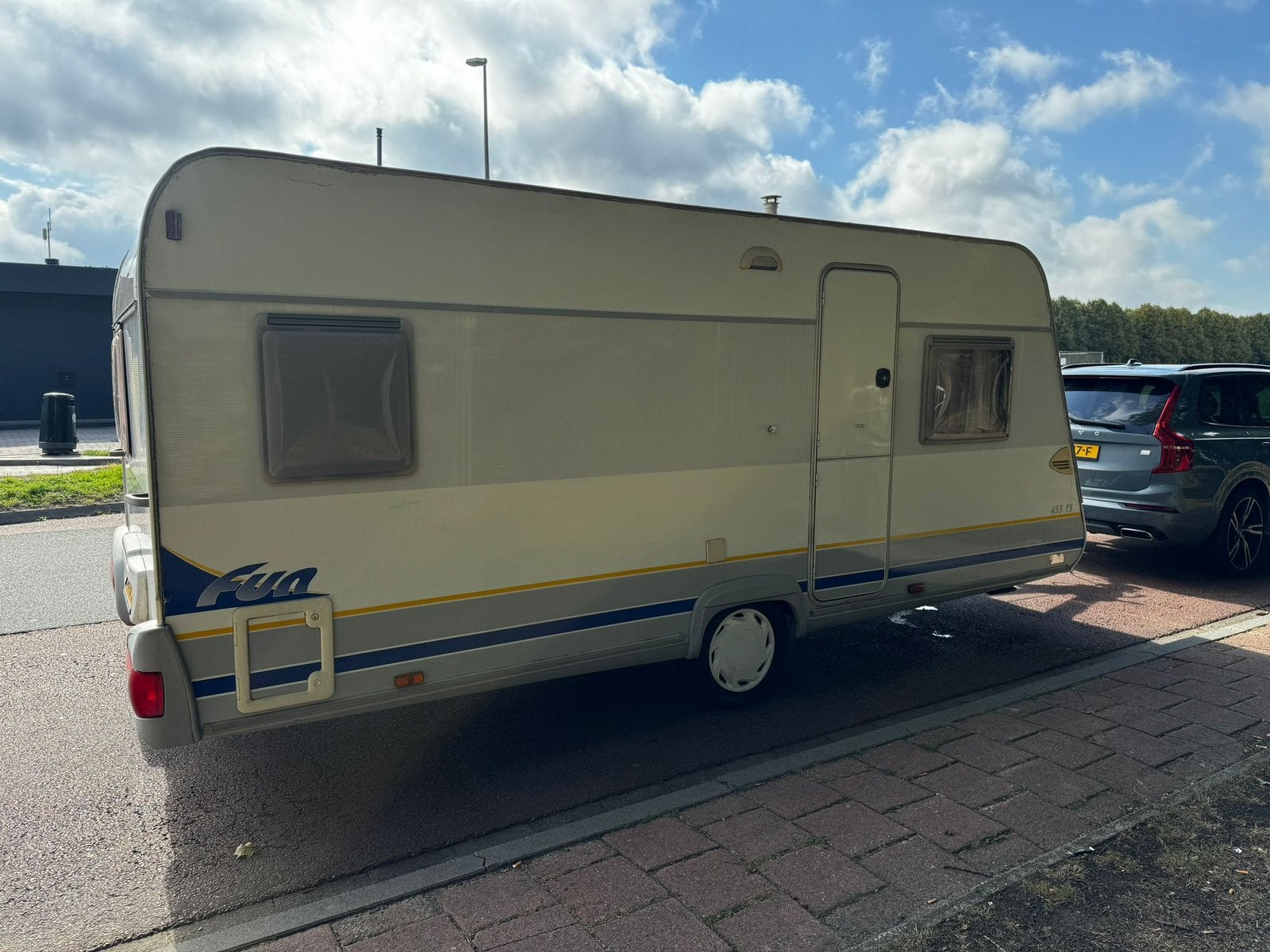 Mooie burstner fun 455 ts caravan, Omvormbare zithoek, Rondzit, 750 - 1000 kg, Particulier