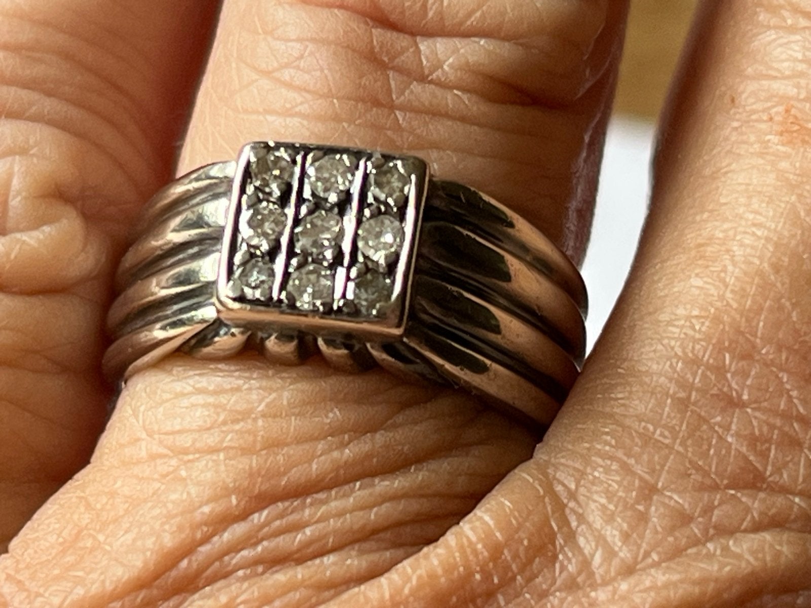 Bijzondere zilveren ring met 9 heldere diamanten, maat 17,5, Verzenden, Zo goed als nieuw, 17 tot 18, Met edelsteen