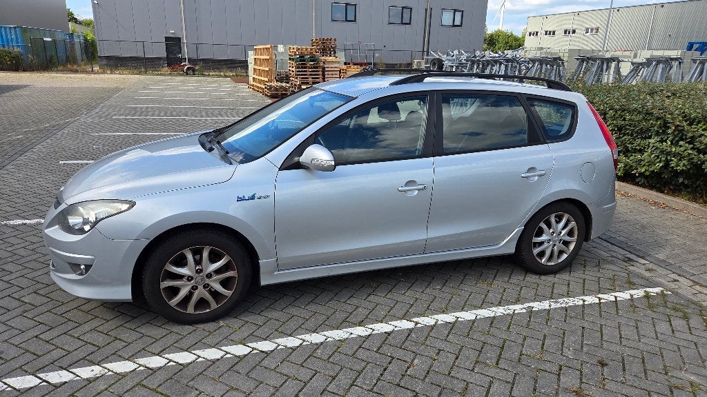 Hyundai i30 1.4i Cvvt 109pk Blue 2010 Grijs, Voorwielaandrijving, Zwart, 4 cilinders, 1396 cc
