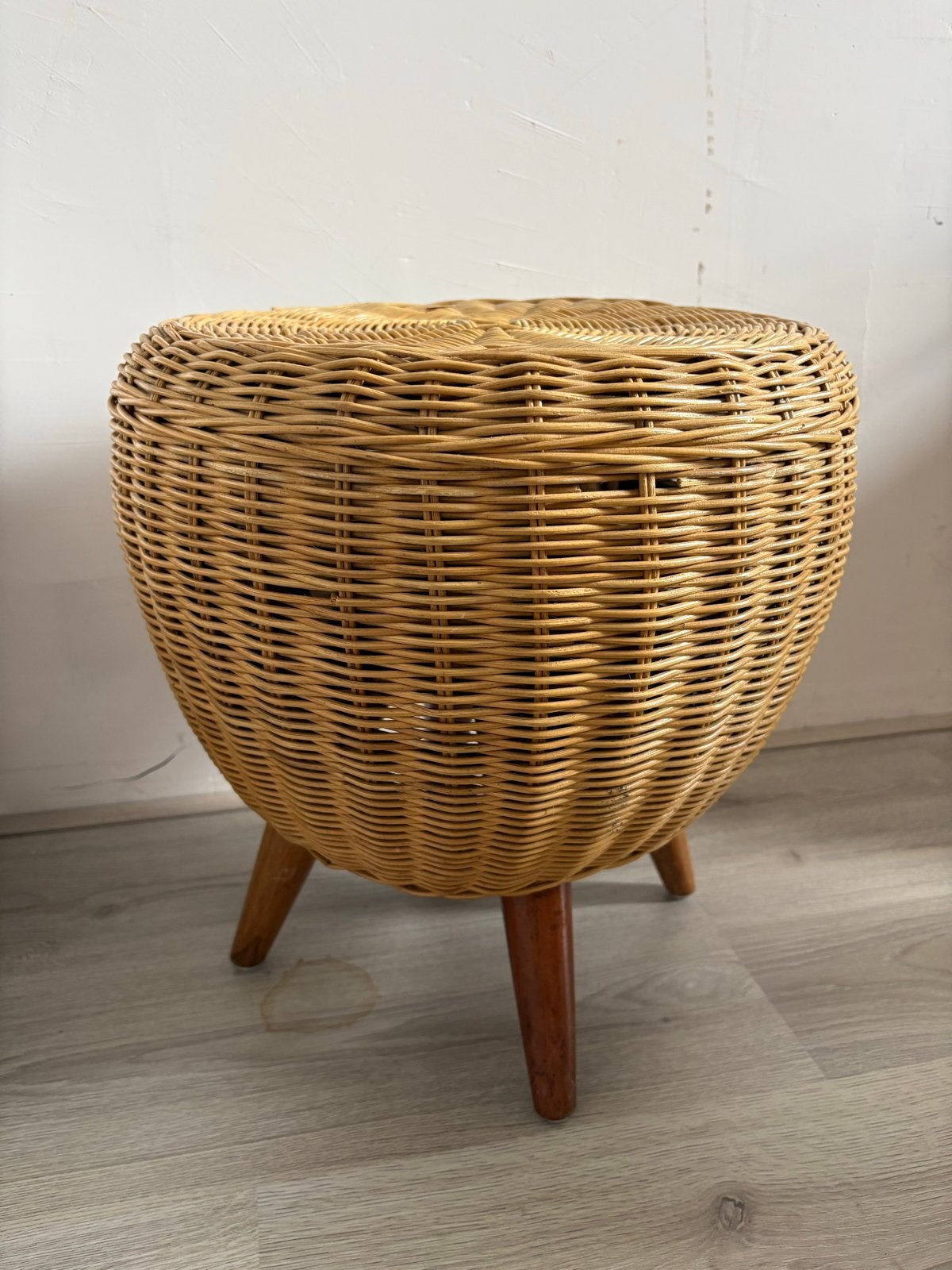 Rotan voetenbankje/plantentafel/bijzettafel/kruk boho, Huis en Inrichting, Ophalen, Minder dan 55 cm, Gebruikt, Rond
