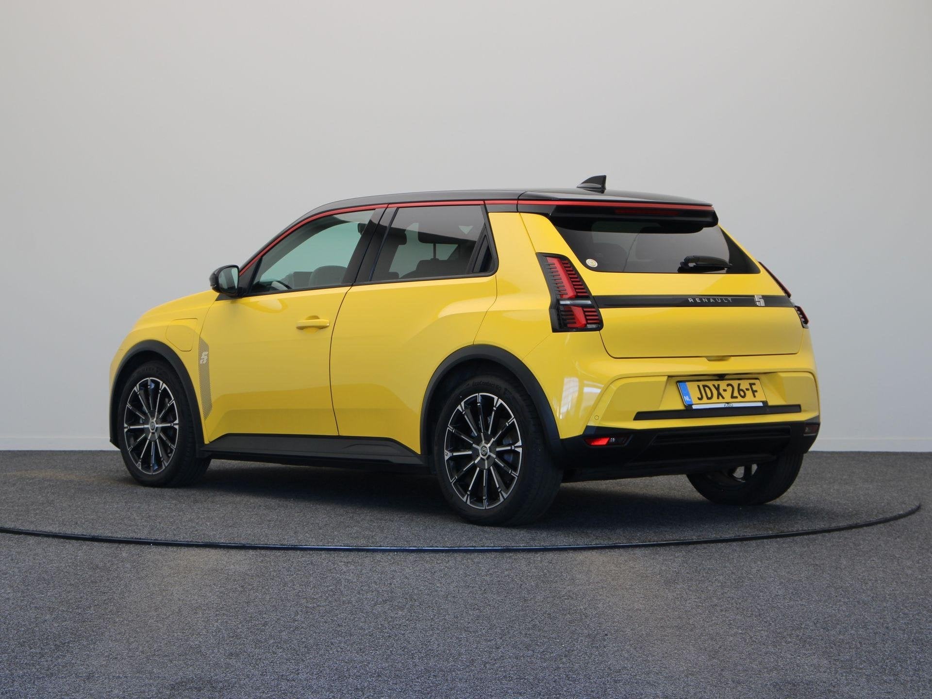 Renault 5 comfort range techno 52 kWh | Stoel- en stuurwielv, Auto's, Dealer onderhouden, Stof, Gebruikt, 150 pk