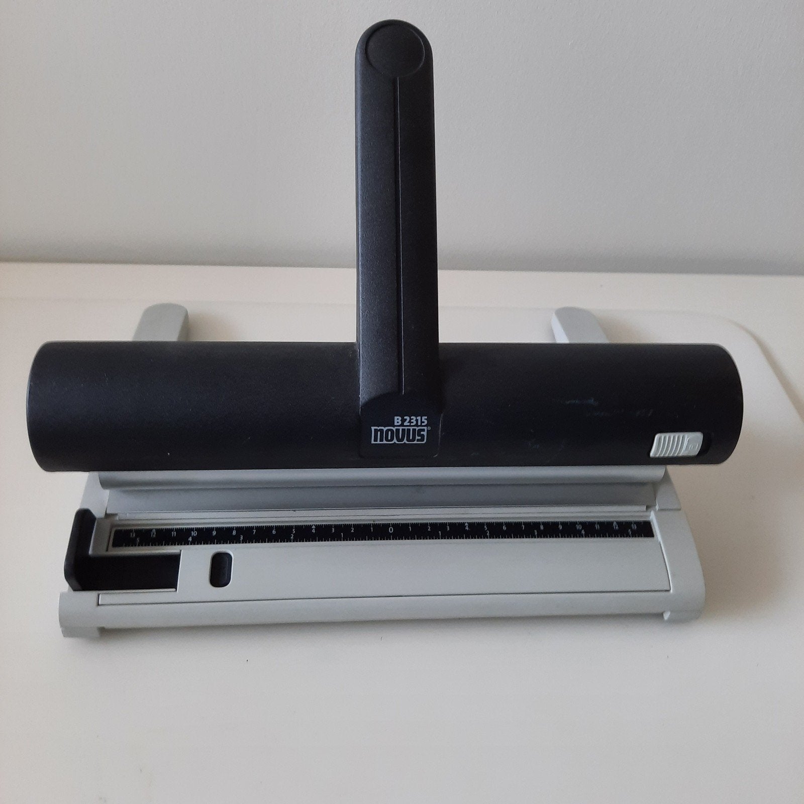 Perforator 23 gaatjes NOVUS B2315 weinig gebruikt, Diversen, Ophalen of Verzenden