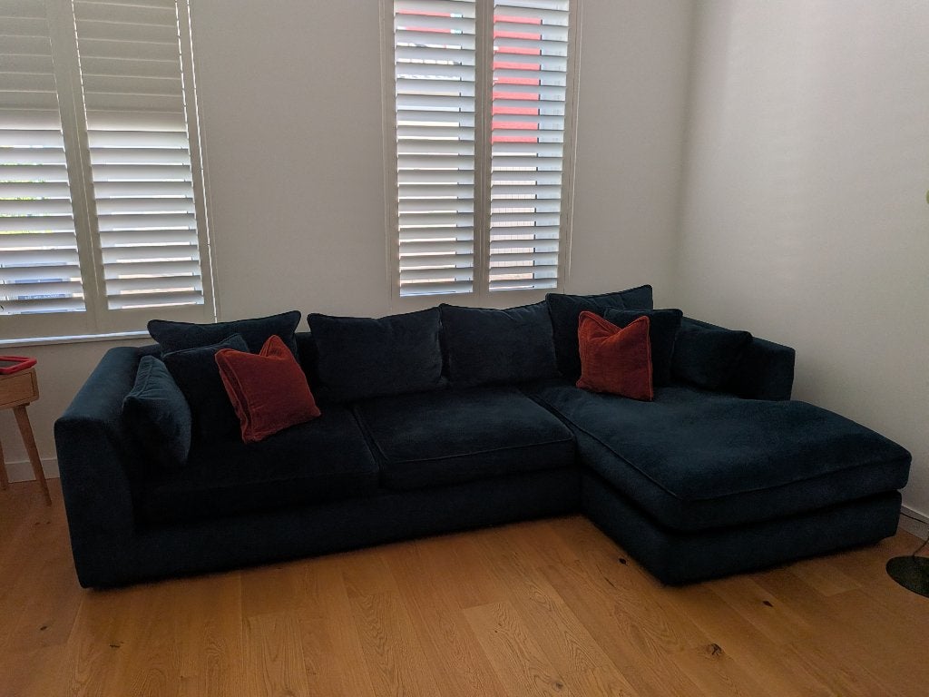 Dark Green Velvet L-Shaped Sofa – Excellent Condition, Ophalen, Overige materialen, 100 tot 125 cm, 300 cm of meer