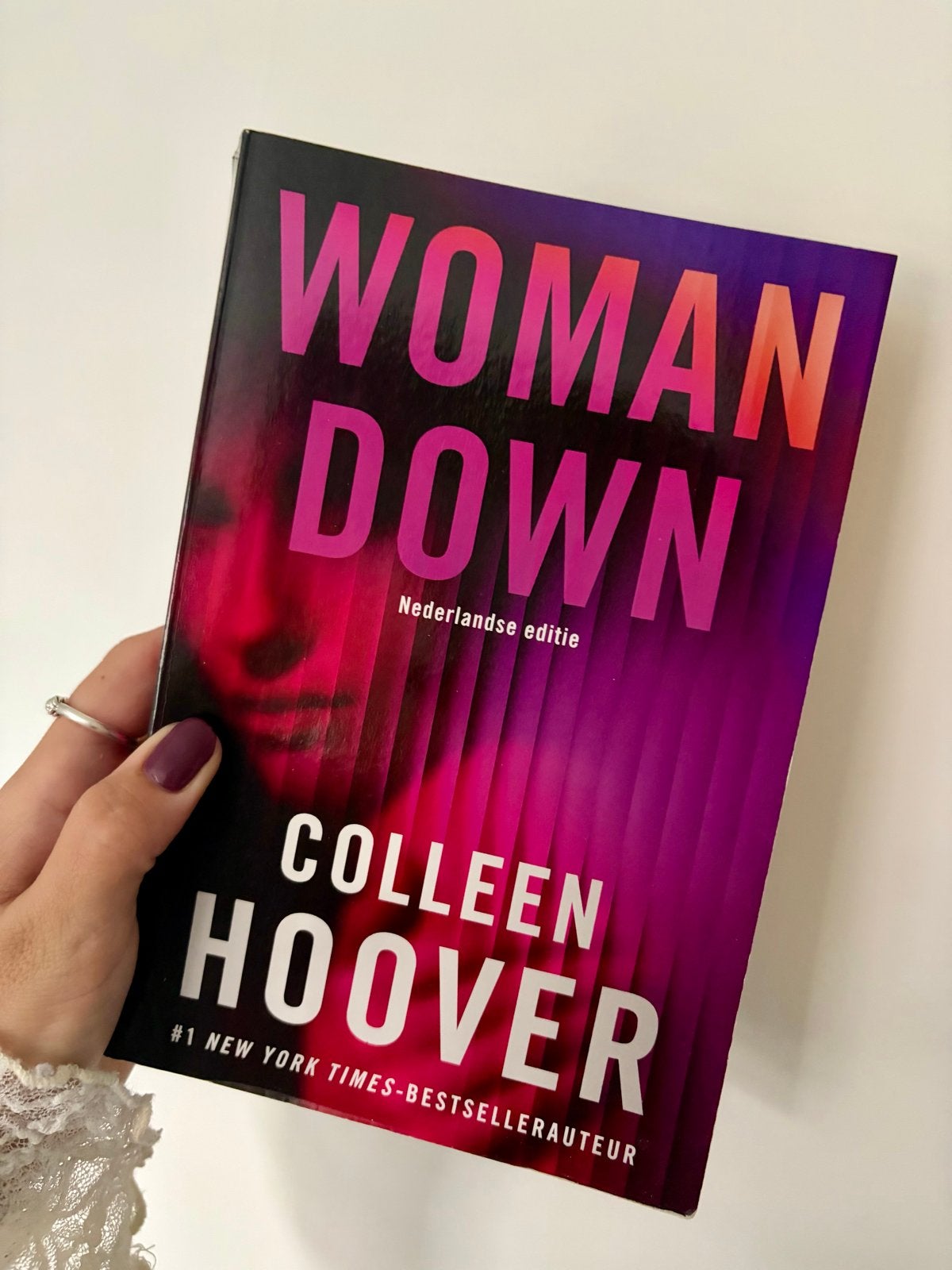 Woman Down - Colleen Hoover (Nederlandse editie), Ophalen of Verzenden, Gelezen, Nederland