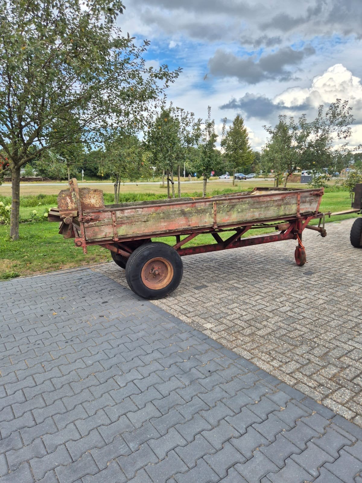 Meststrooier voor weinig, Ophalen
