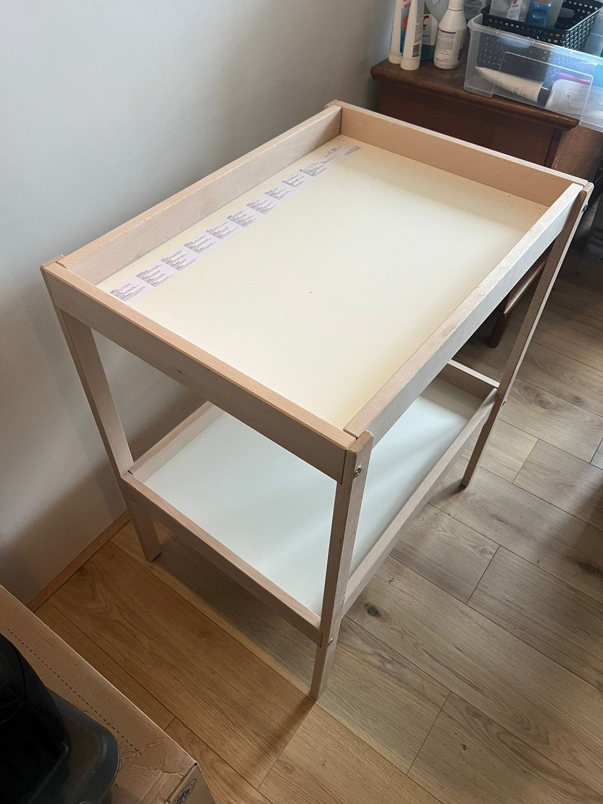 Ikea commode met opberg plank, Kinderen en Baby's, Ophalen, 50 tot 70 cm, Zo goed als nieuw, 75 tot 100 cm