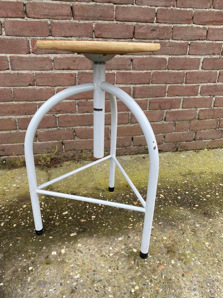 Oostwoud kruk industrieel, Ophalen, In hoogte verstelbaar, Gebruikt, Hout