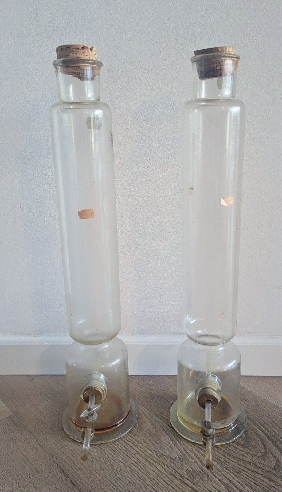 Set van 2 vintage laboratorium flessen met kraan, Antiek en Kunst, Antiek | Glas en Kristal, Ophalen