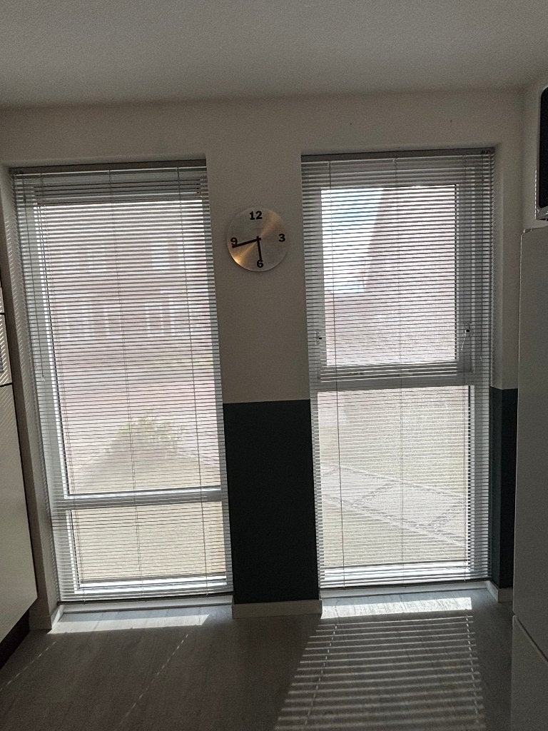Als nieuw! Prachtige jaloezieën / luxaflex lichtgrijs 3x, Huis en Inrichting, Jaloezie, Overige merken, Koordbediening, Metaal