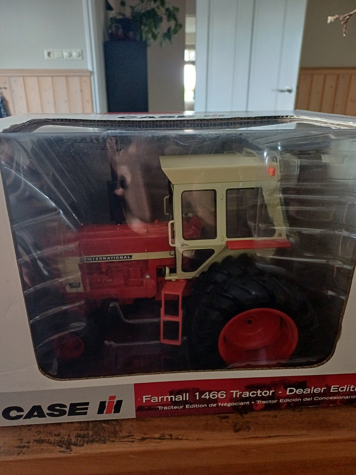 International 1466 Ertl 1:16 Tractor - Dealer Edition, Ophalen of Verzenden, Nieuw, Tractor of Landbouw