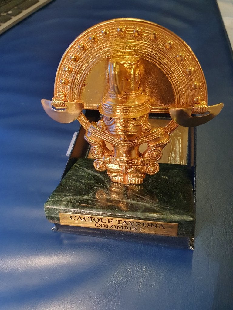 Cacique Tayrona Colombia Gouden Beeldje op Marmeren Sokkel, Antiek en Kunst, Overige onderwerpen, Minder dan 20 cm, Ophalen of Verzenden