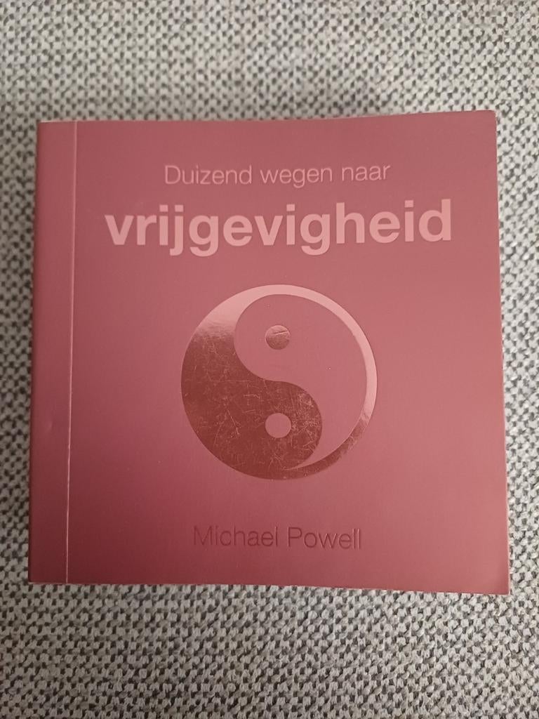 M. Powell - Duizend wegen naar vrijgevigheid, Astrologie, Overige typen, Ophalen of Verzenden, Zo goed als nieuw
