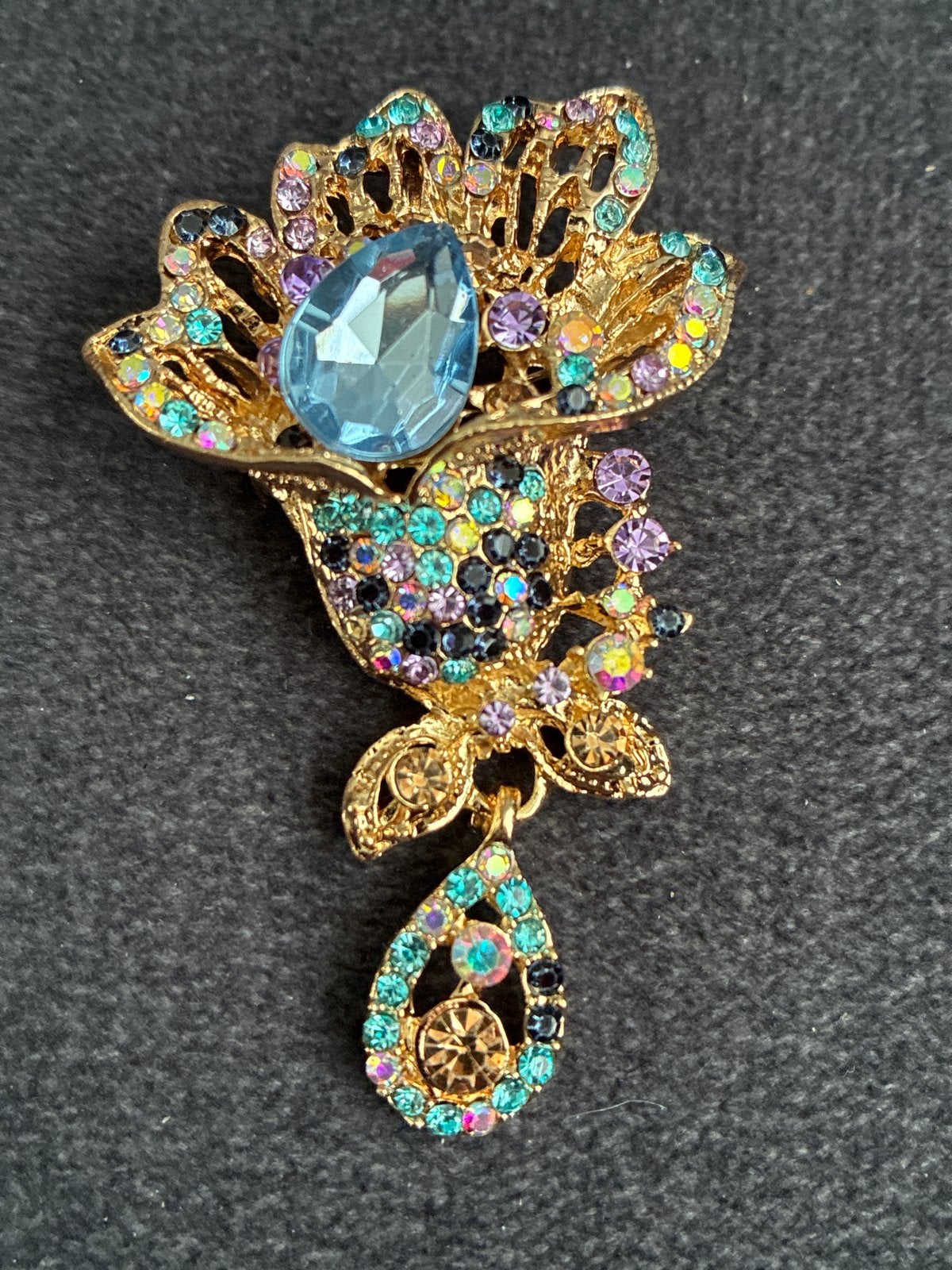 Elegante Broche met Blauwe Steen en Kleurrijke Strass, Overige materialen, 4 tot 7 cm, Nieuw, Ophalen of Verzenden