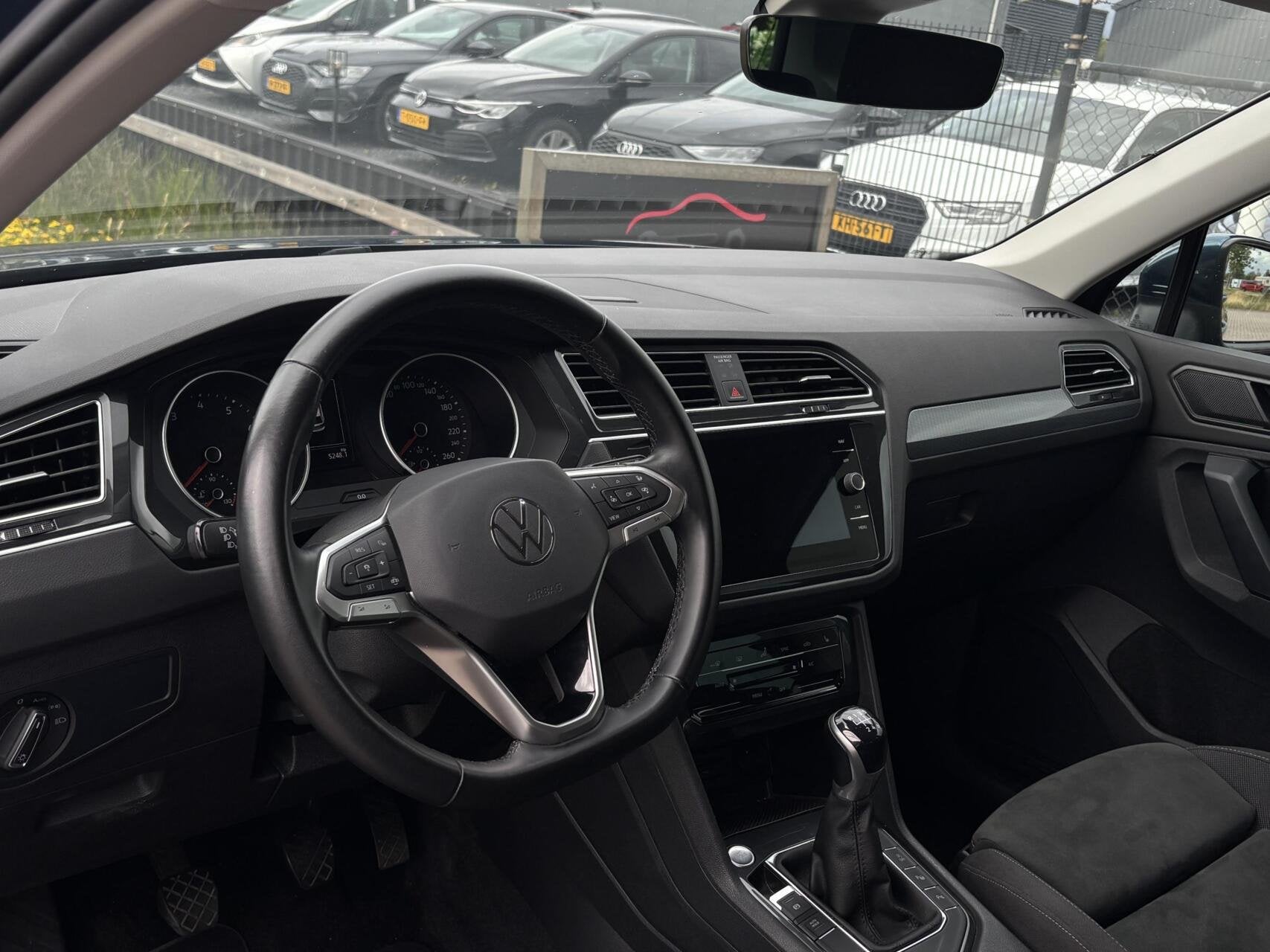 Volkswagen Tiguan 1.5 TSI Life Business acc camera keyless, Auto's, Voorwielaandrijving, Euro 6, 4 cilinders, 150 pk