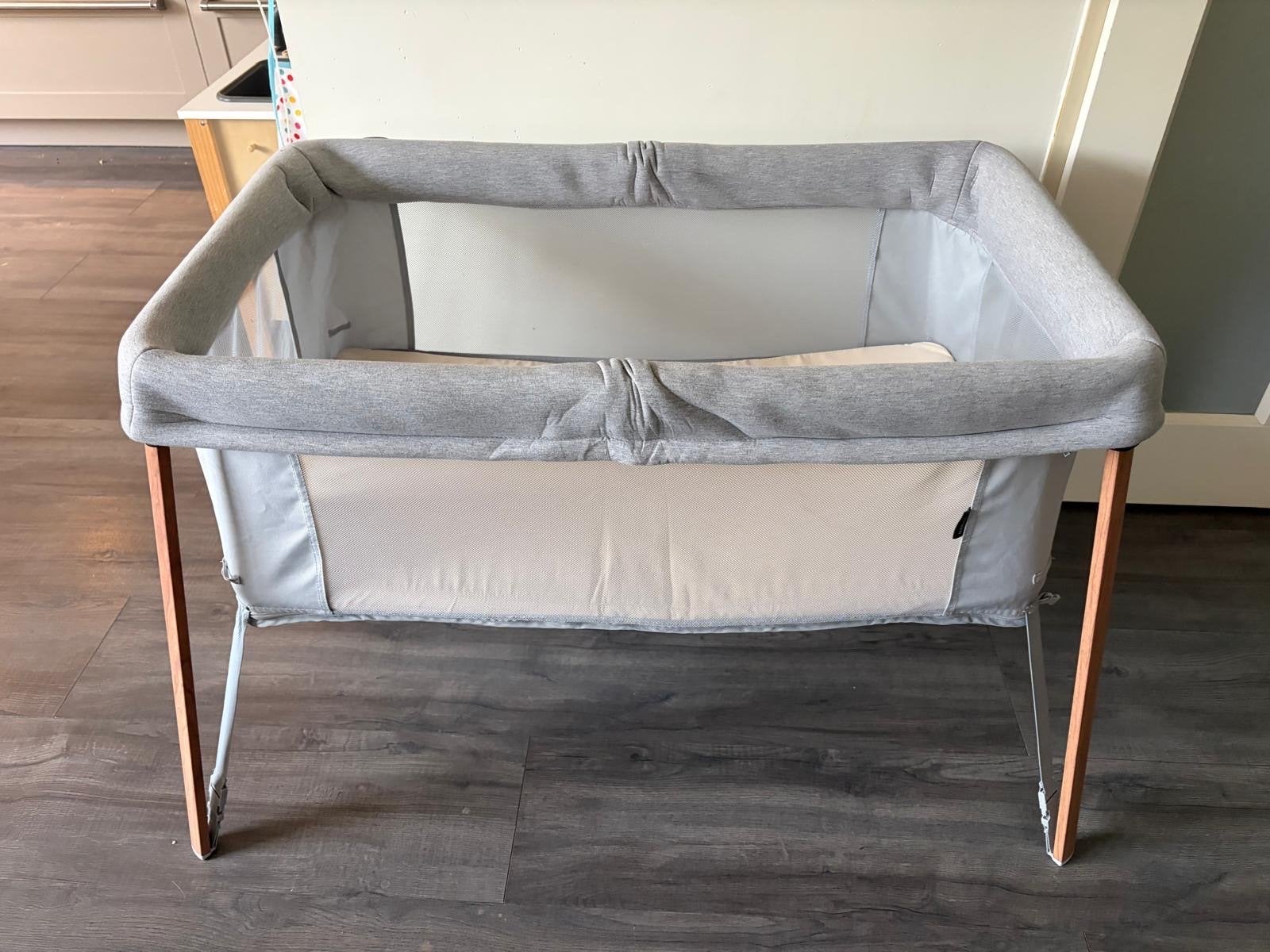 Maxi-Cosi Iris Reiswieg / Co-Sleeper / Wieg - Grijs, Ophalen, Gebruikt, Wieg