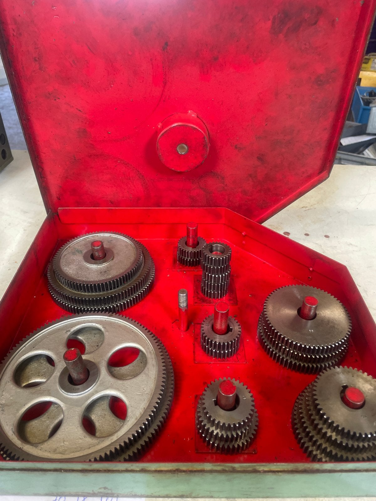 Schaublin 102 VM Tandwiel Cassette Kast met Tandwielen, Ophalen, Gebruikt