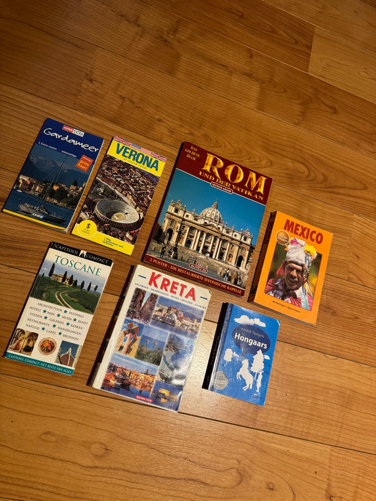 Bundel reisboekjes: Gardameer, Verona, Rome, Kreta, Toscane,, Gelezen, Europa, Ophalen of Verzenden, Reisgids of -boek