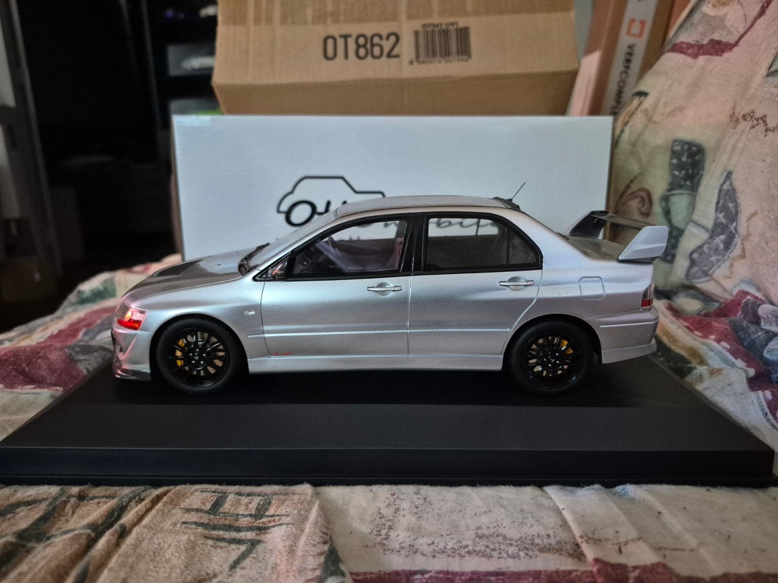 Mitsubishi Lancer Evo VIII MR 1/18 OttOMobile, Hobby en Vrije tijd, Ophalen of Verzenden, Zo goed als nieuw