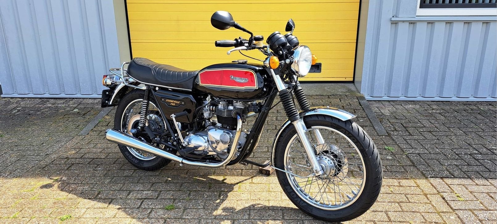 TRIUMPH BONNEVILLE  T  140 (bj 1979), 2 cilinders, 744 cc, Motorrijbewijs A, Bedrijf