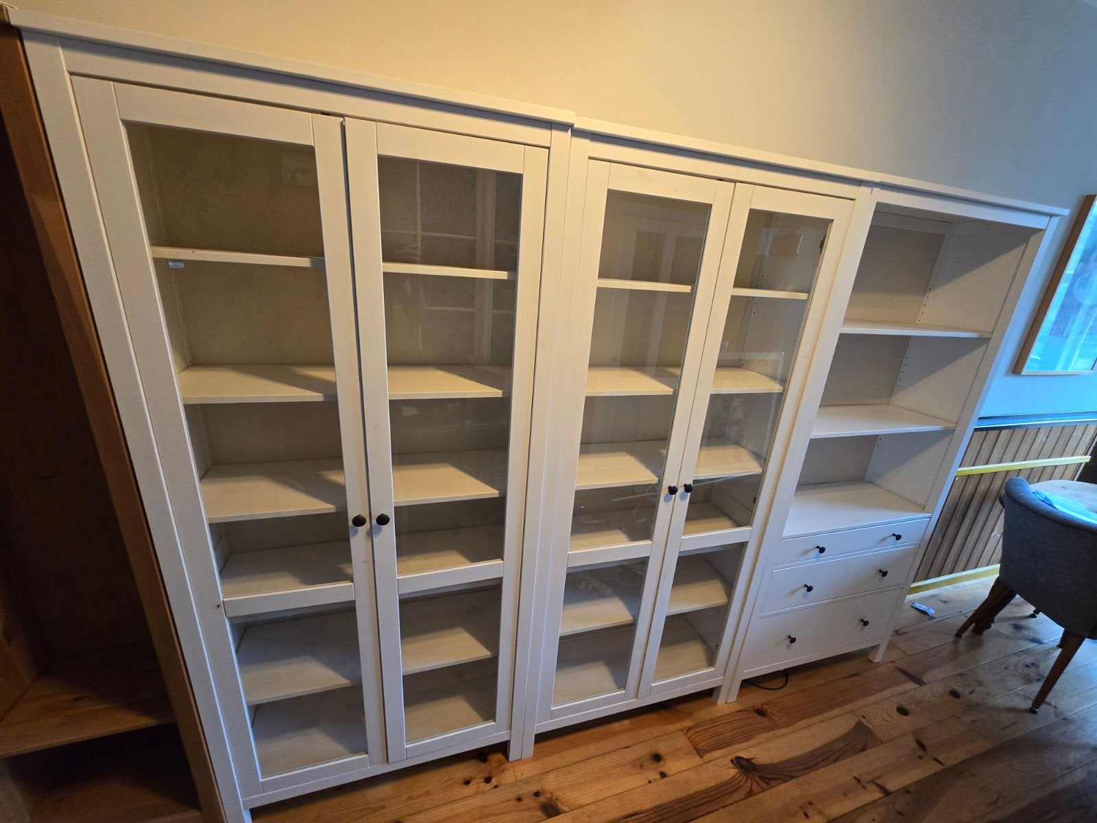 3 kasten ikea (2 vitrine met raam, 1x lades en plank), Huis en Inrichting, Ophalen, Gebruikt, Met lade(s), Overige houtsoorten