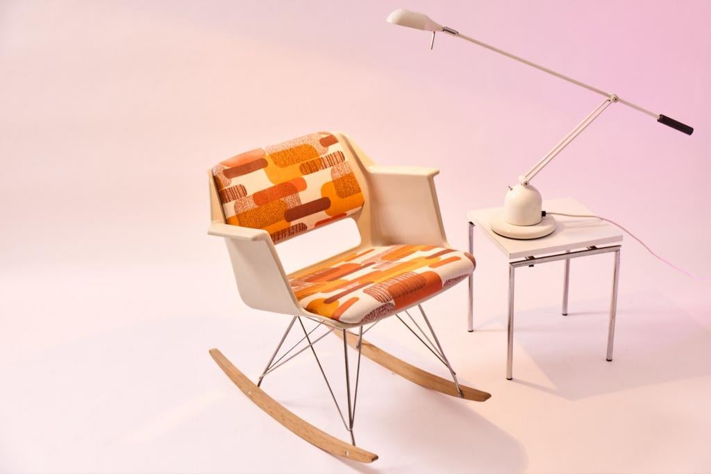 Gispen glasvezel stoel op Eames schommelonderstel, Ophalen