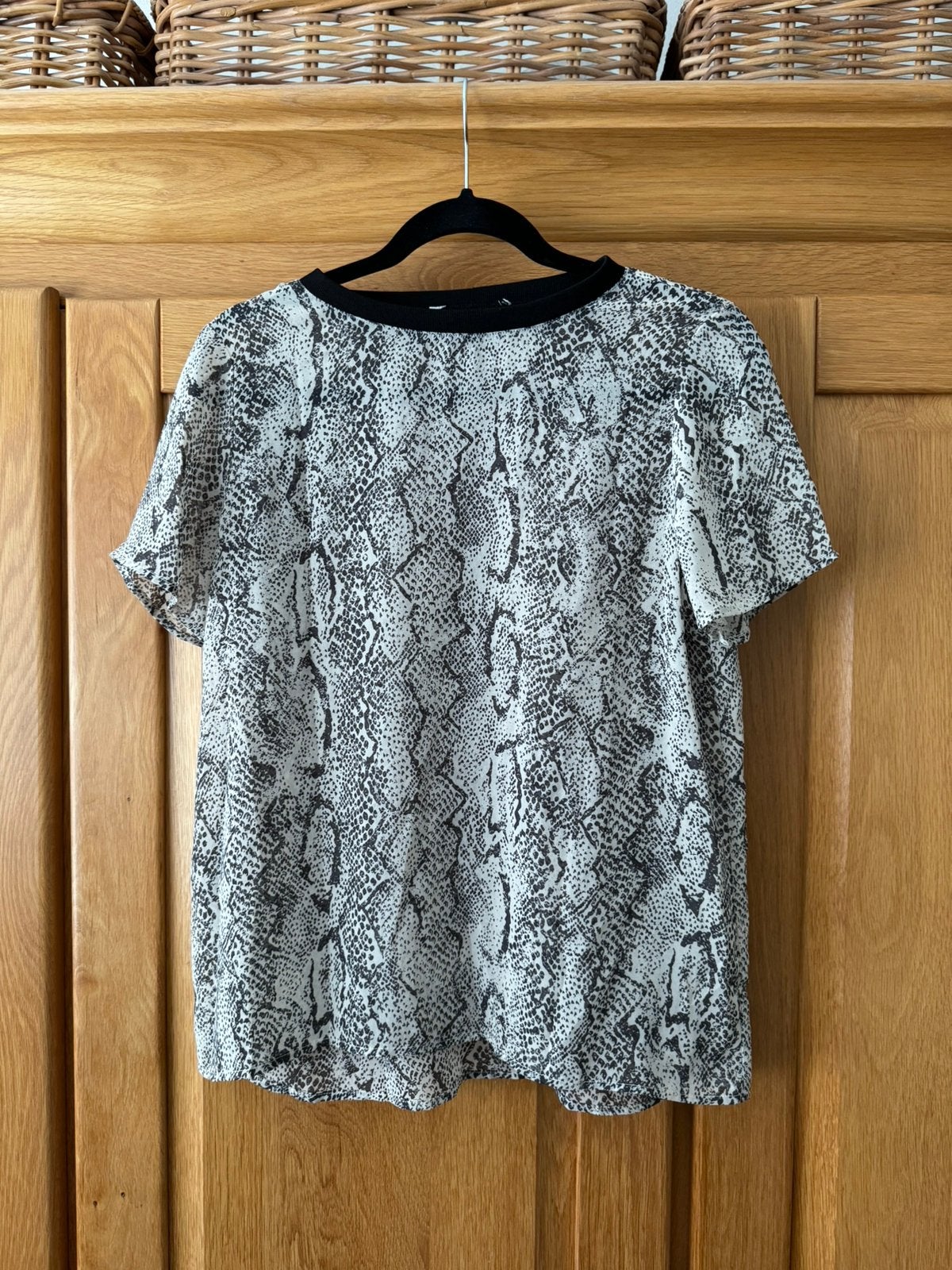 Dames blouse shirt slangenprint | maat S, Beige, Ophalen of Verzenden, Zo goed als nieuw, Korte mouw