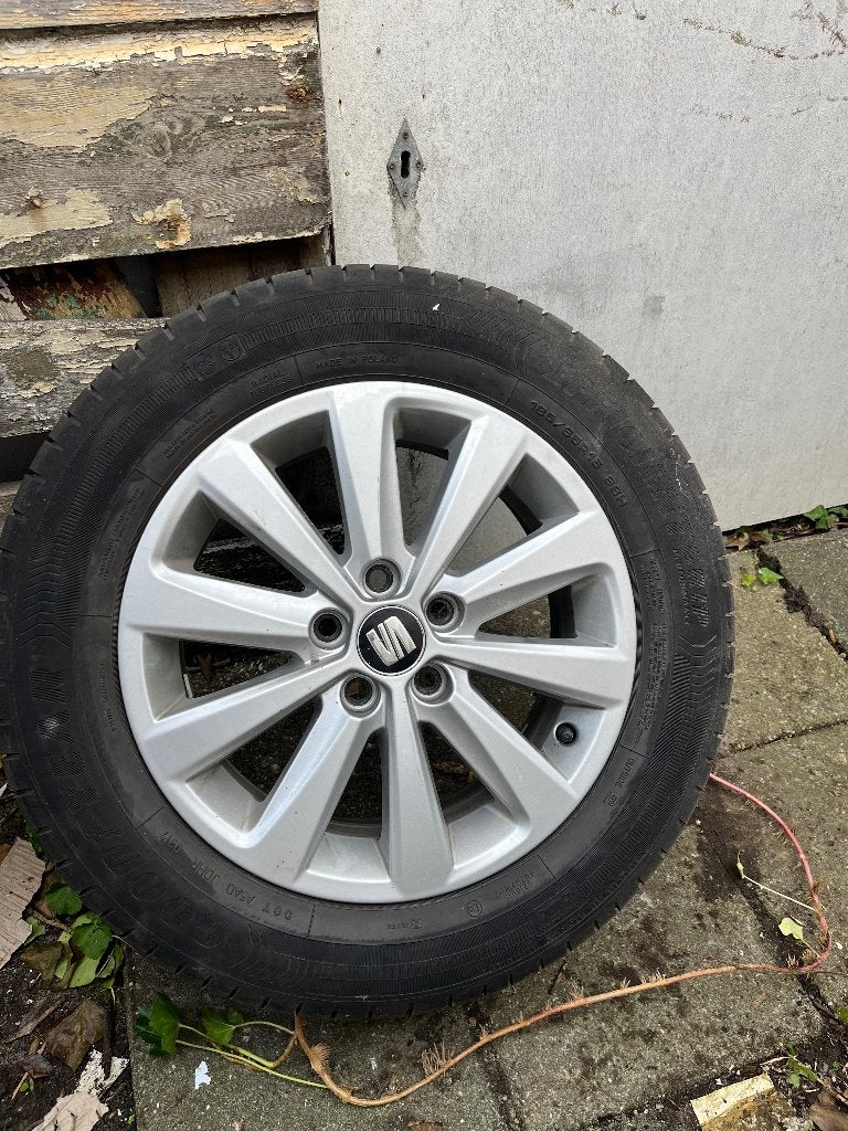 Seat Ibiza 15" set velgen en band, Auto-onderdelen, Ophalen, Gebruikt, 15 inch, Velg(en)
