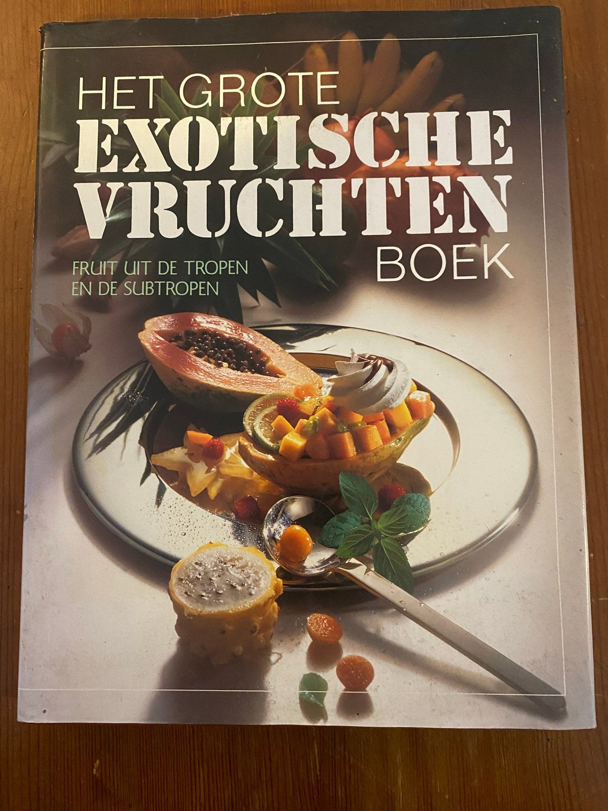 Het Grote Exotische Vruchten Boek - Fruit uit de Tropen, Boeken, Voorgerechten en Soepen, Ophalen of Verzenden, Zo goed als nieuw