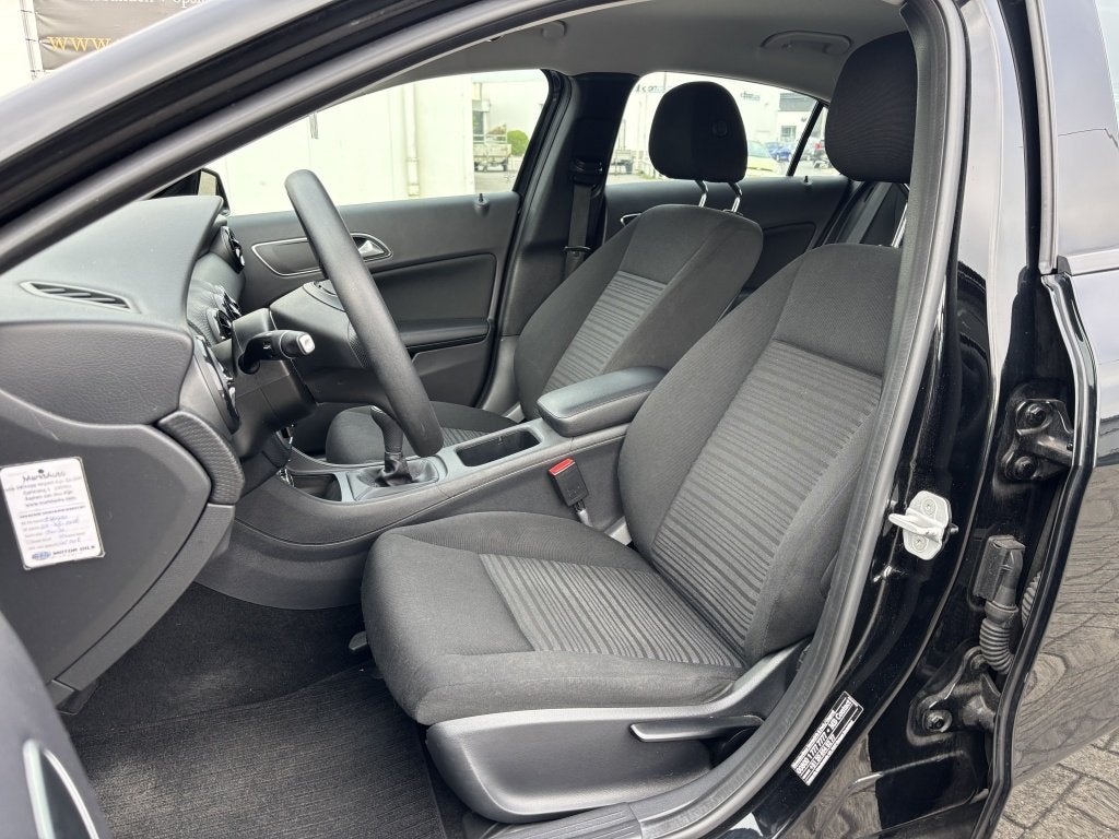Mercedes-Benz A-Klasse 180 Economy Nieuwstaat! (bj 2015), Auto's, Voorwielaandrijving, Stof, Gebruikt, 4 cilinders