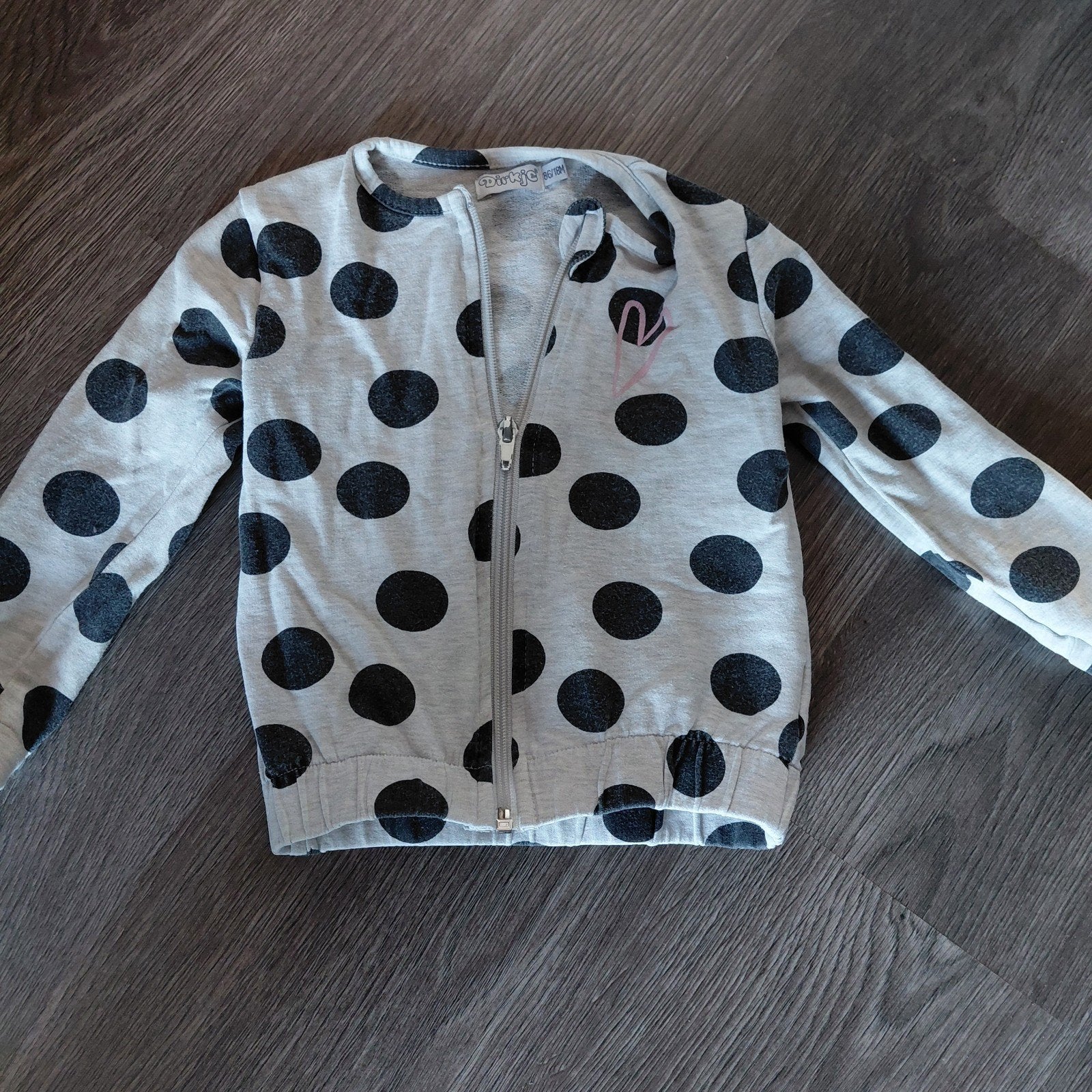 Leuk vestje met stippen maat 86, Dirkje, Ophalen of Verzenden, Zo goed als nieuw, Truitje of Vestje
