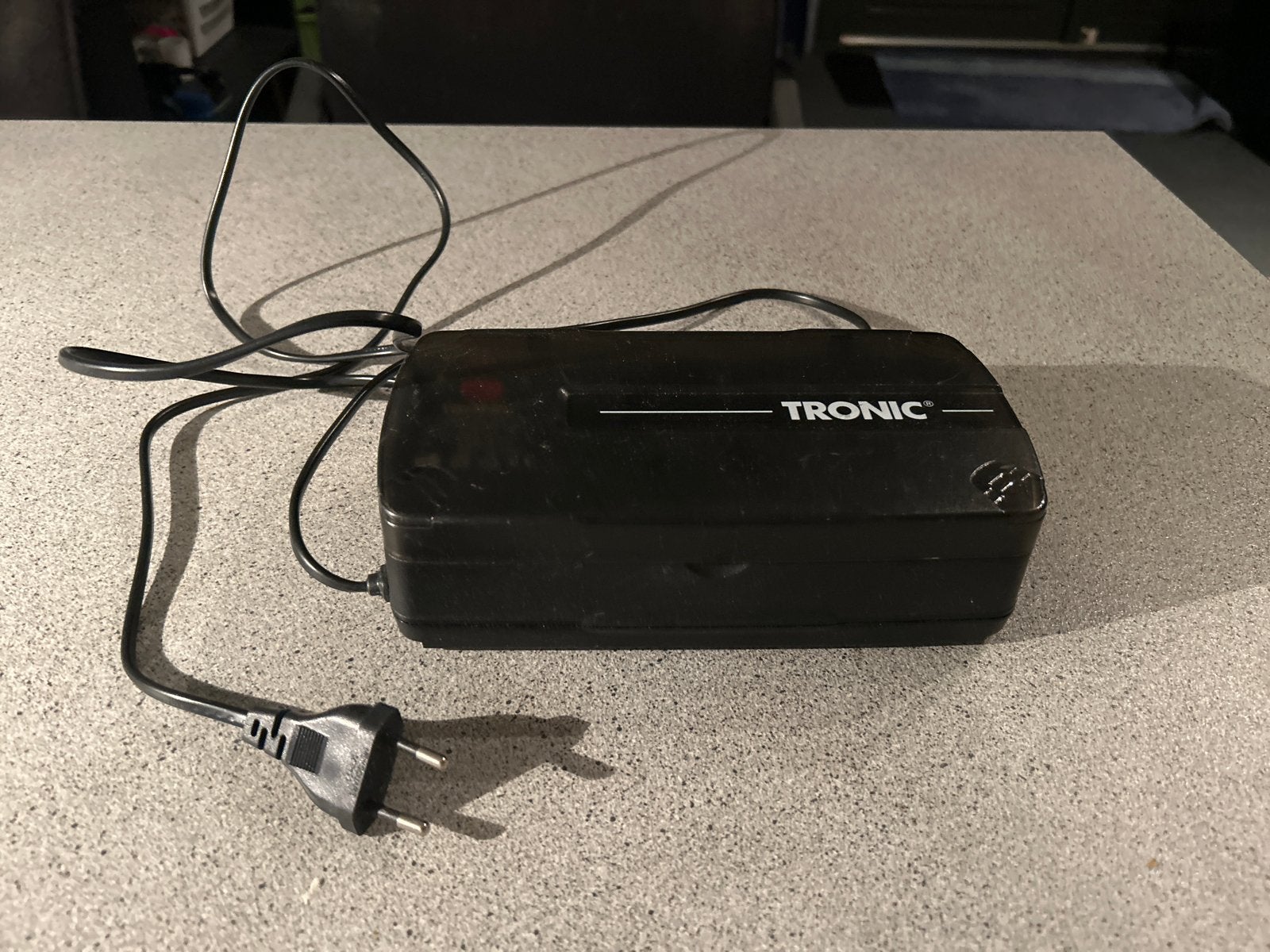Tronic Universele Acculader Ni-Cd & Ni-MH met Timer, Ophalen of Verzenden, Zo goed als nieuw, Oplaadbaar
