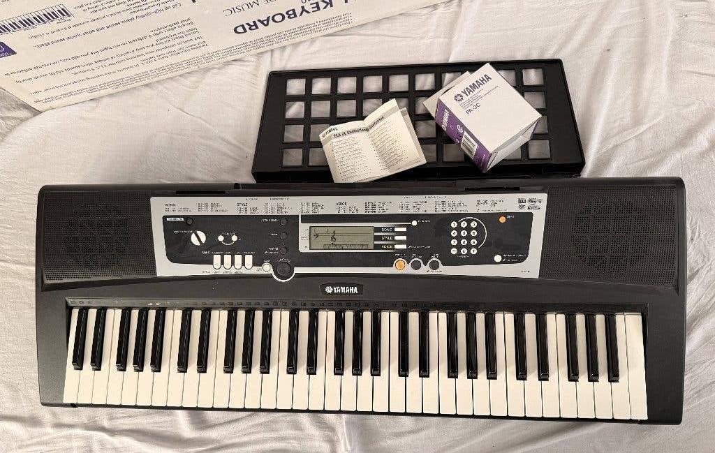 Yamaha keyboard, Ophalen of Verzenden, 61 toetsen, Gebruikt, Midi-aansluiting