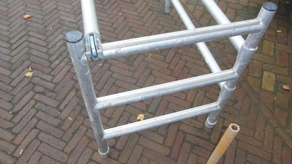 steiger 1meter vouwsteger, Metaal, Ophalen, Zo goed als nieuw, Binnen