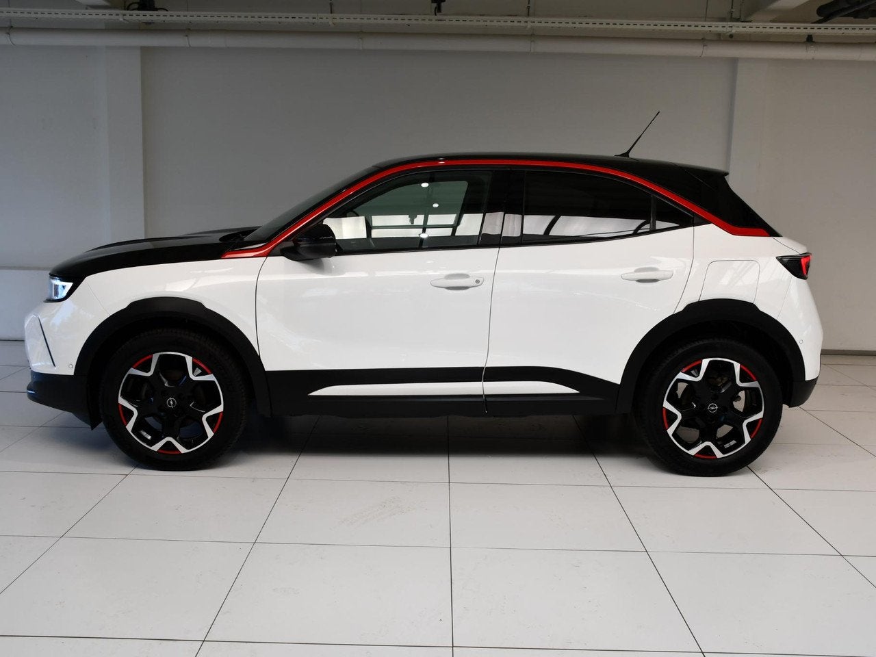 Foto 9 van Opel Mokka 1.2 GS Line | Navigatie | Blind Spot Monitor | Ac