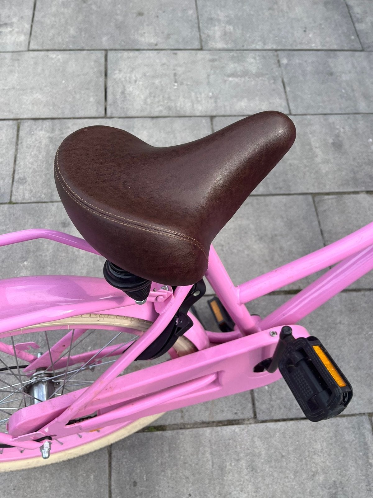 Roze kinderfiets met voordrager en terugtraprem, Ophalen of Verzenden, Gebruikt, Terugtraprem, 20 inch of meer