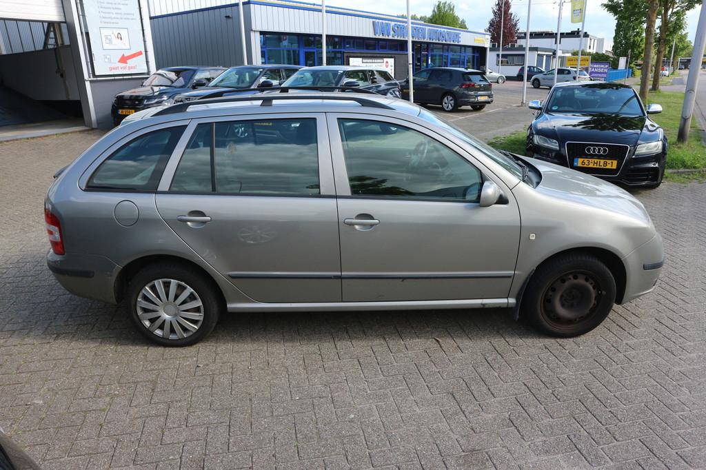 Skoda Fabia Combi 1.4-16V Spirit+ / LEES TEKST / HANDELS + E, Voorwielaandrijving, Gebruikt, 4 cilinders, Origineel Nederlands