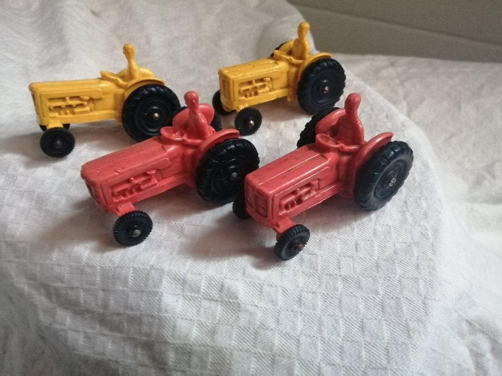 4 x vintage rubber vinyl line tractor per stuk 5euro !!, Hobby en Vrije tijd, Ophalen of Verzenden, Gebruikt, Tractor of Landbouw
