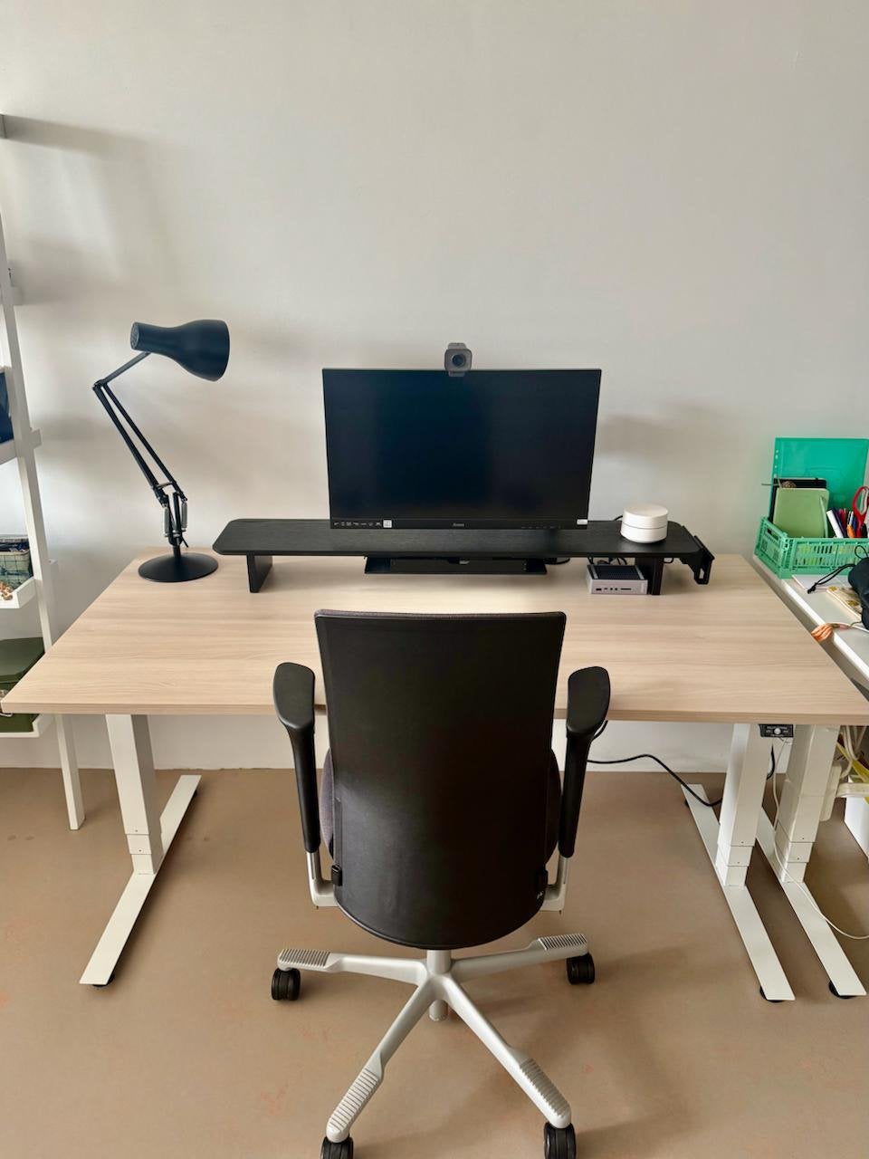 Electric sit-stand desk from Herman Miller, Ophalen, Zo goed als nieuw
