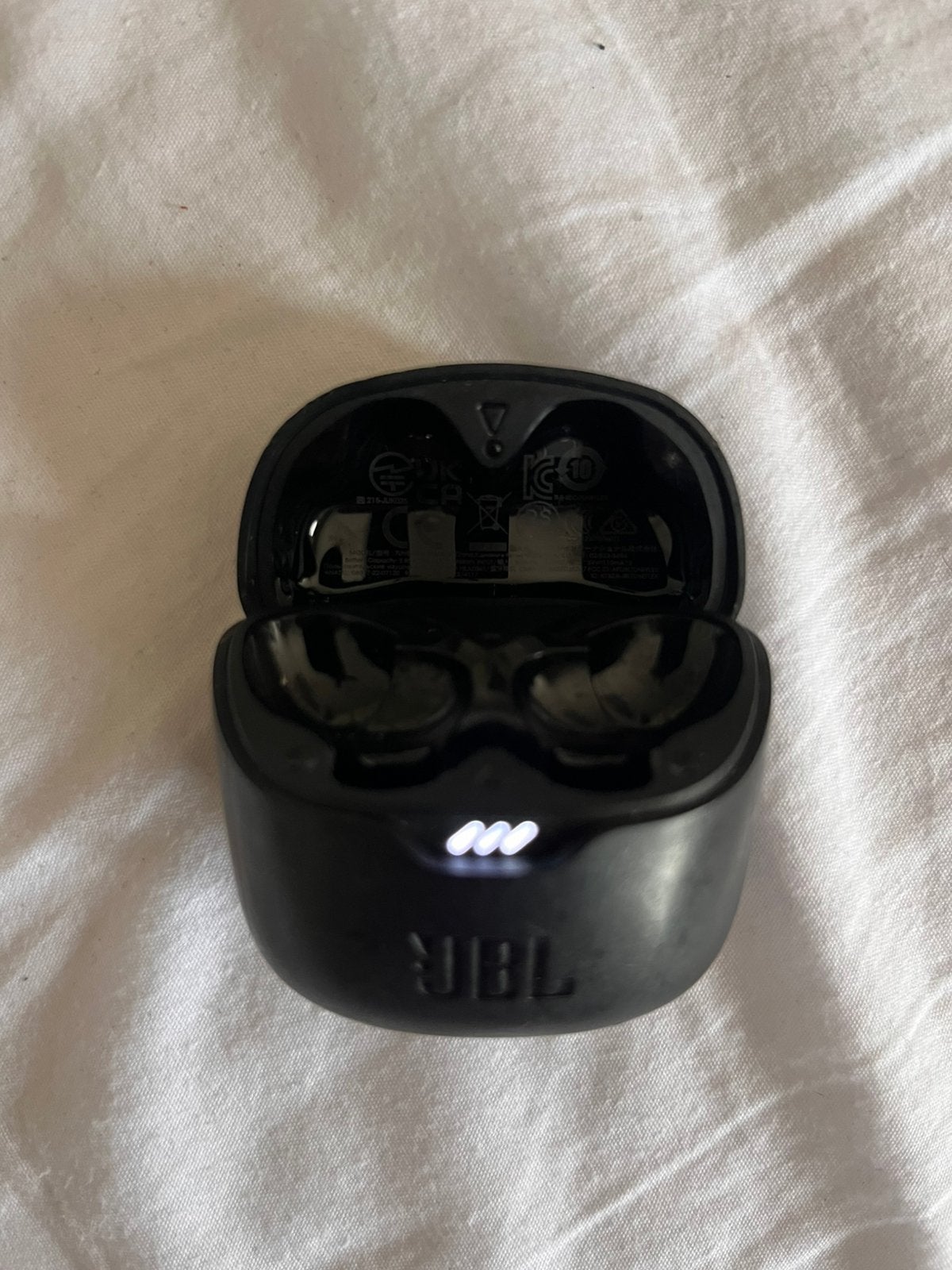 JBL TUNE charging case, Gebruikt, Zwart, Draadloos opladen, Ophalen of Verzenden