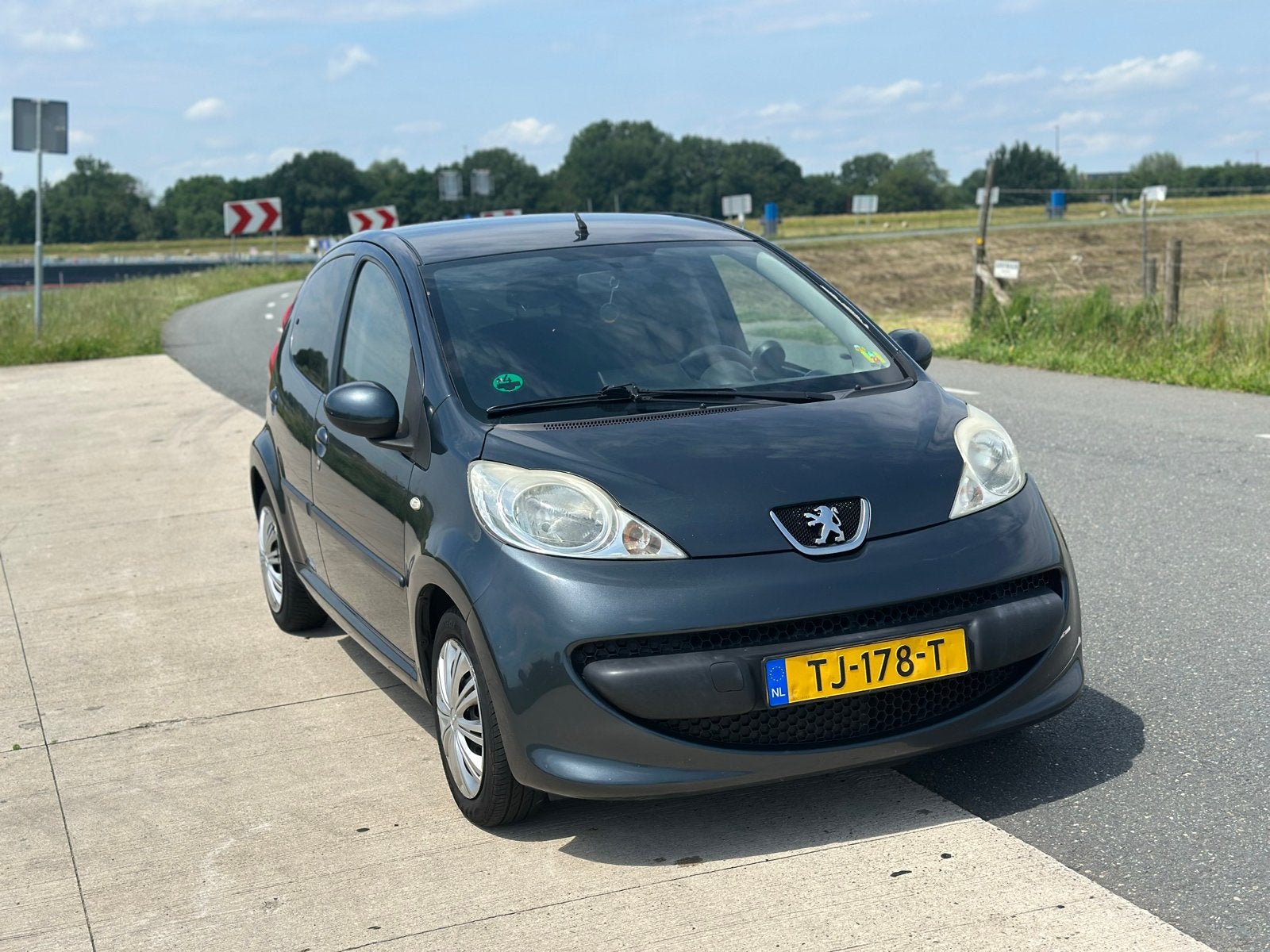 Peugeot 107 1.0 12V 5DR 2009 Grijs, Voorwielaandrijving, 4 stoelen, 68 pk, Handgeschakeld