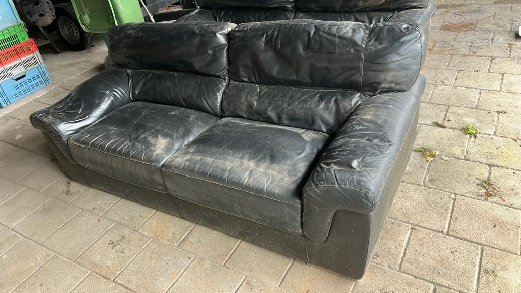 Gratis ophalen: 2 zwart leren bankstellen, Ophalen, Gebruikt, 200 tot 250 cm, Leer