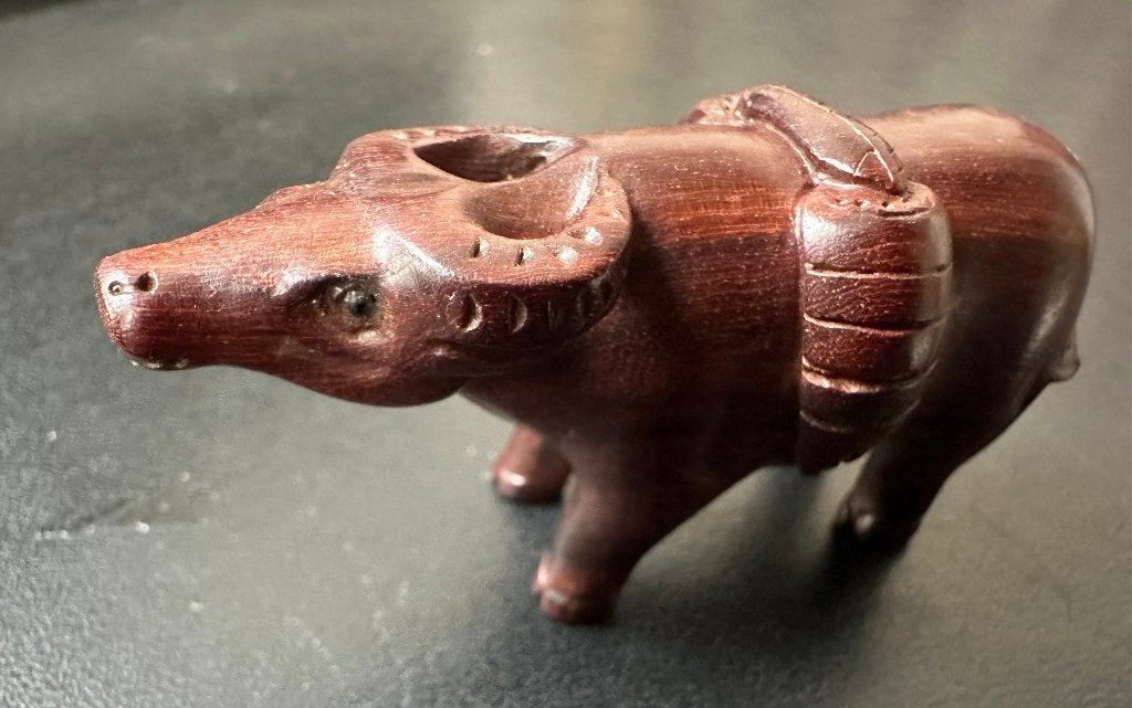 Houten Netsuke van een karbouw - buffel, Antiek en Kunst, Kunst | Niet-Westerse kunst, Hout, Netsuke, Japan, Gesigneerd