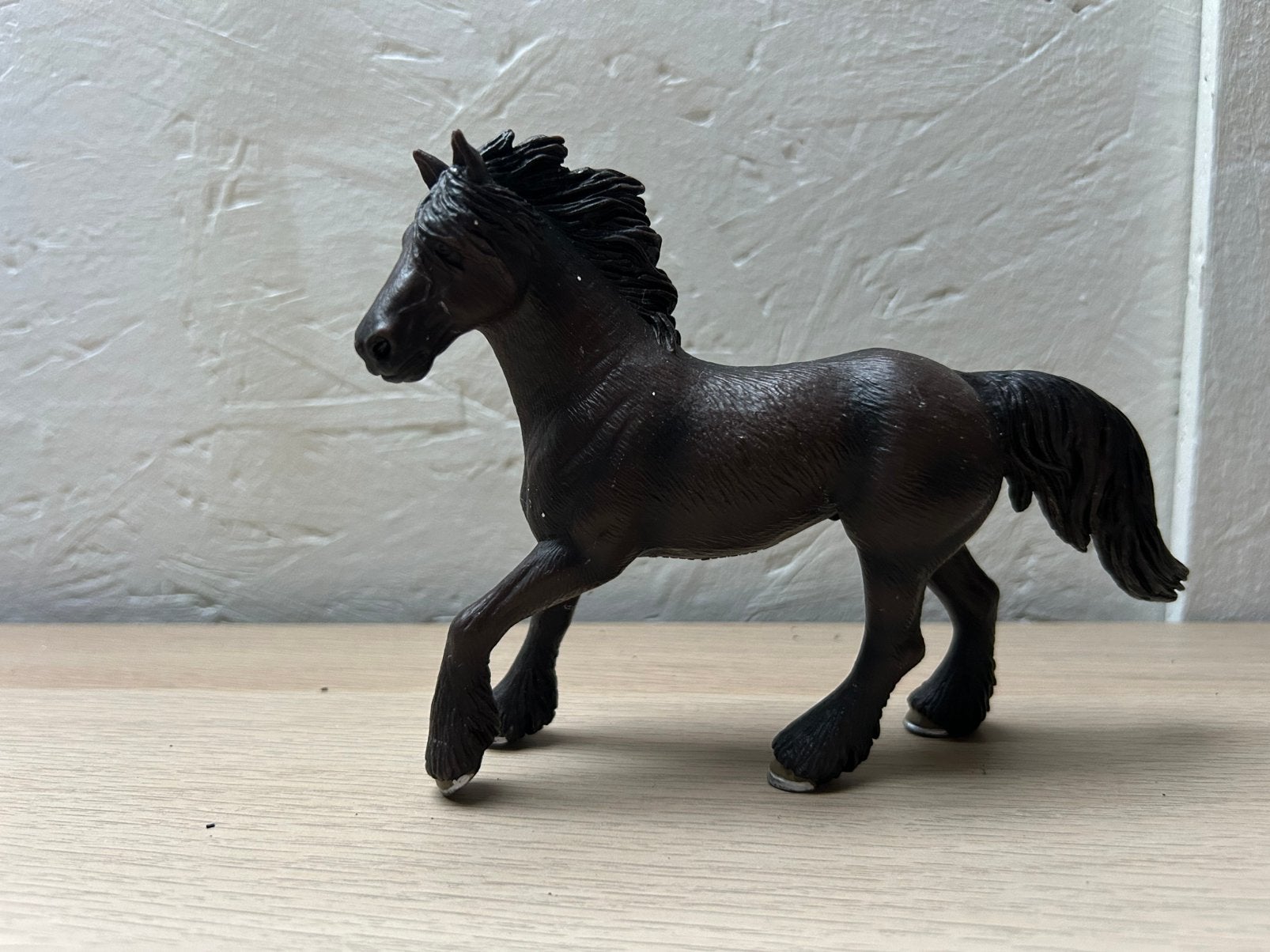 Schleich Friese merrie, Ophalen of Verzenden, Zo goed als nieuw, Paard, Beeldje of Figuurtje