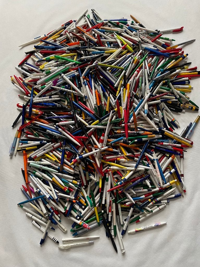 Pennen verzameling + 5700 stuks, Balpen, Nieuw, Met reclame, Ophalen